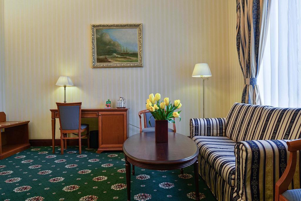 Ayvazovsky Hotel Odessa Buitenkant foto