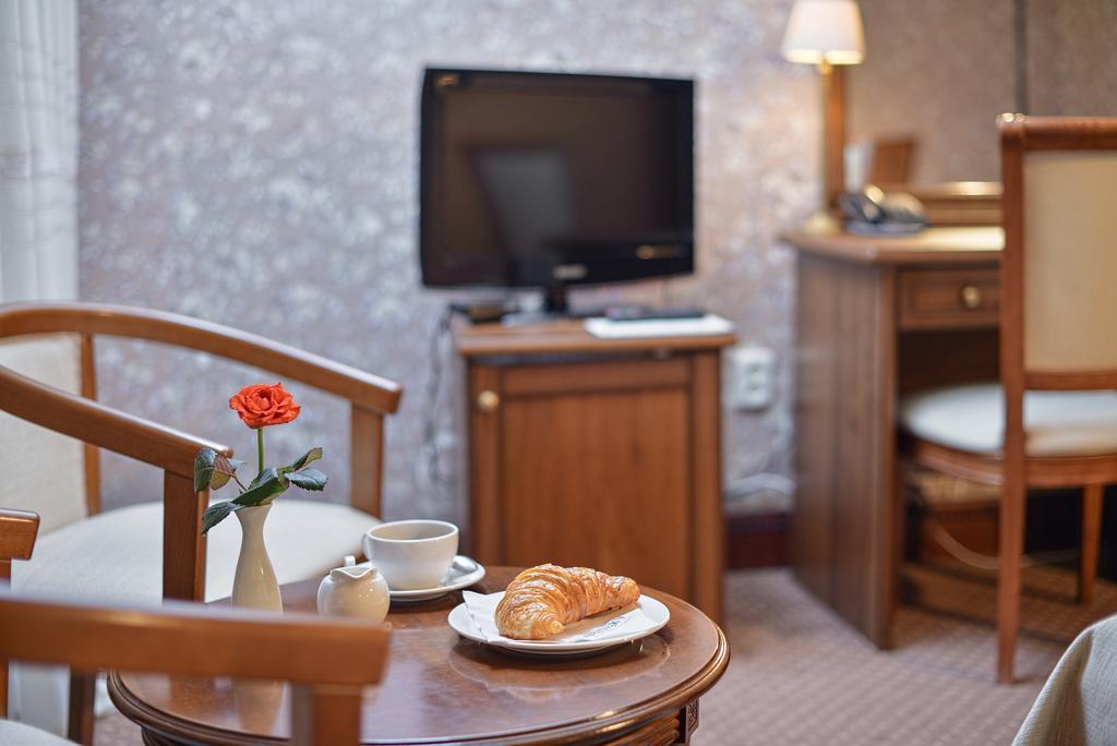 Ayvazovsky Hotel Odessa Buitenkant foto